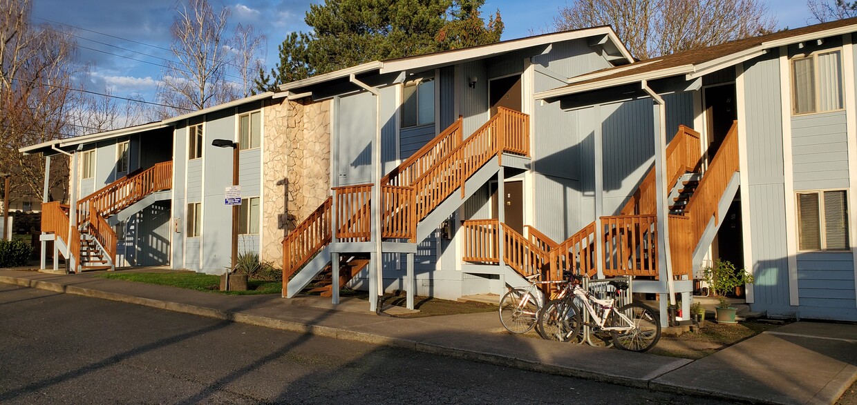 Primary Photo - 3640 SW 114th Ave