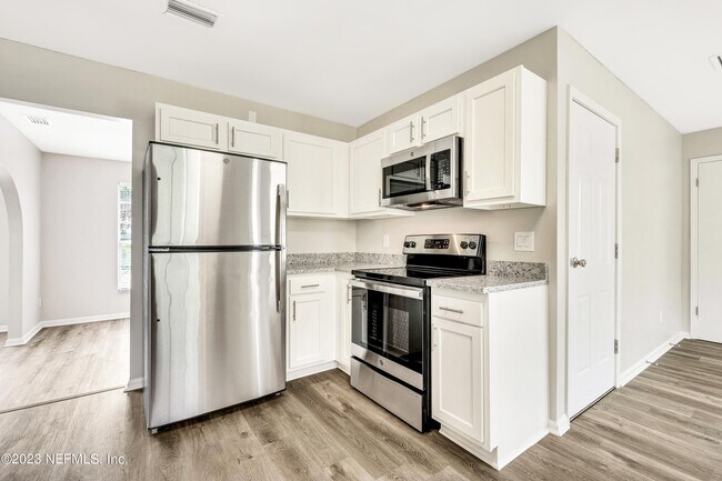 Foto del edificio - 8283 Country Creek Blvd