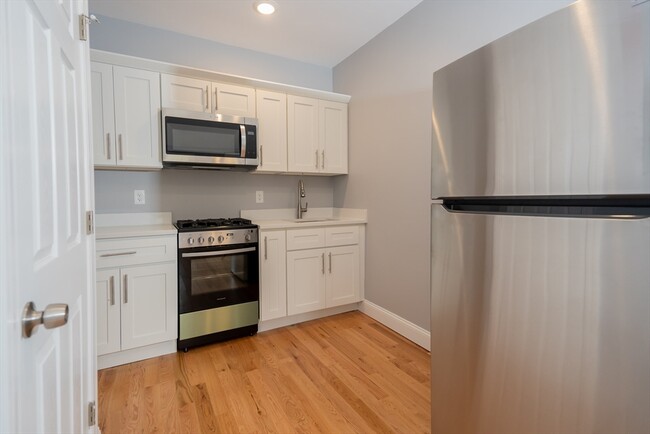 Building Photo - 293 Fayette St