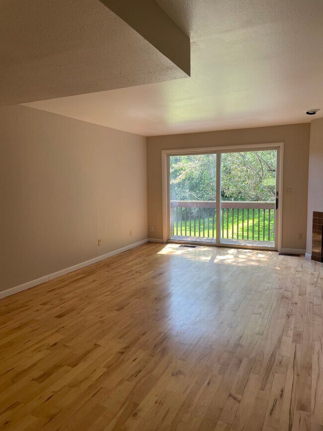 Foto del edificio - 2 Bed/1.5 Bath Condo Close to UIHC!