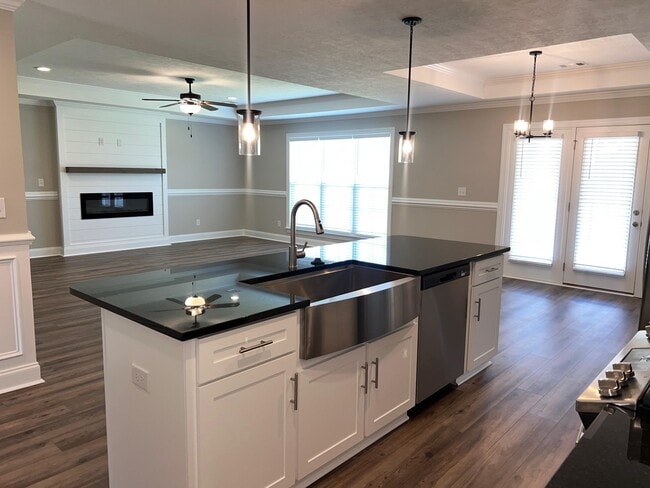 Building Photo - 7161 Paisley Cir