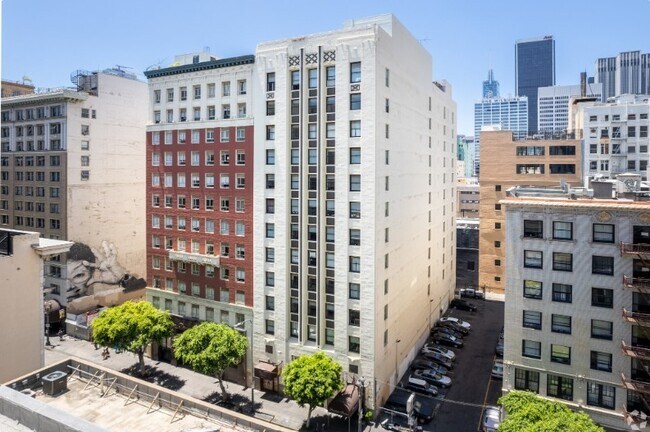 Building Photo - 612 S Spring St