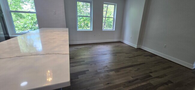 Building Photo - 1409 G St NE