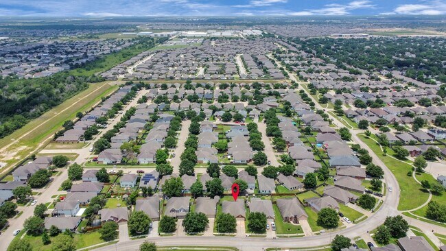 Building Photo - 3311 Raintree Village Dr