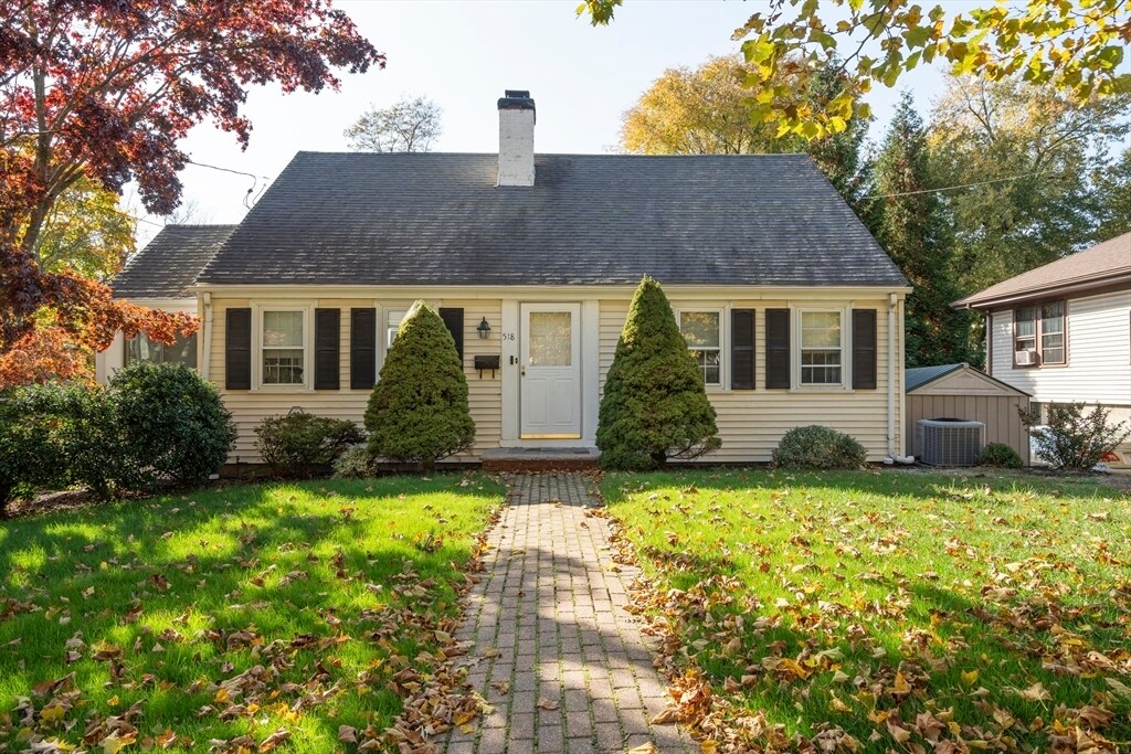 Foto principal - 518 Great Plain Ave