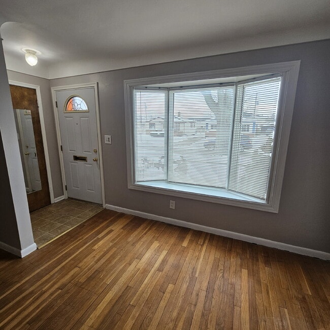 Building Photo - 3BR / 2BA Home in St. Clair Shores w/ Finished Basement, 3-Season Room & 2-Car Garage