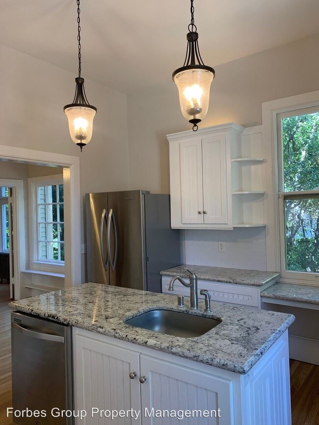 Foto del edificio - 4 br, 2.5 bath House - 560 N. 1st St.