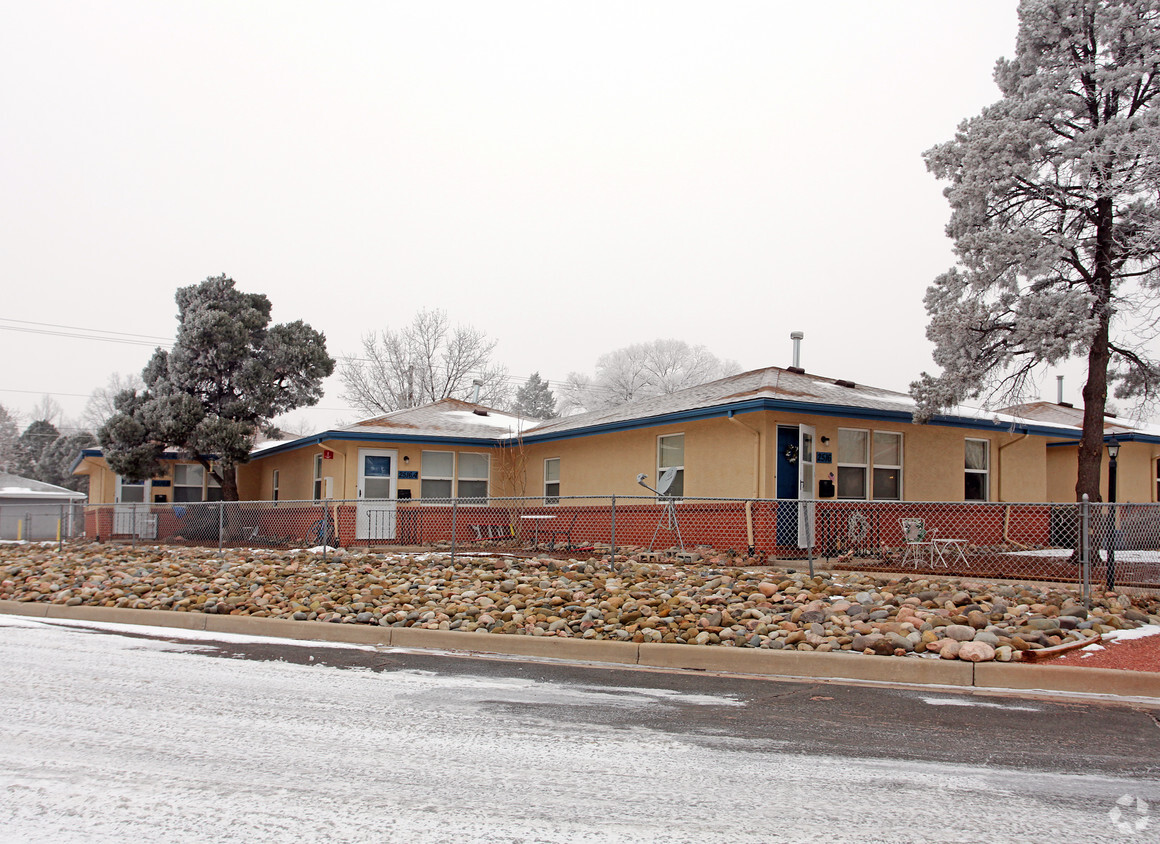 Building Photo - The Pines