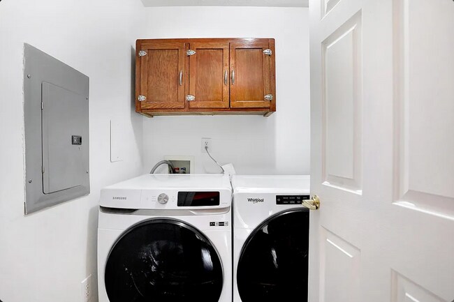 Foto del edificio - 233 Legends Creek Pl