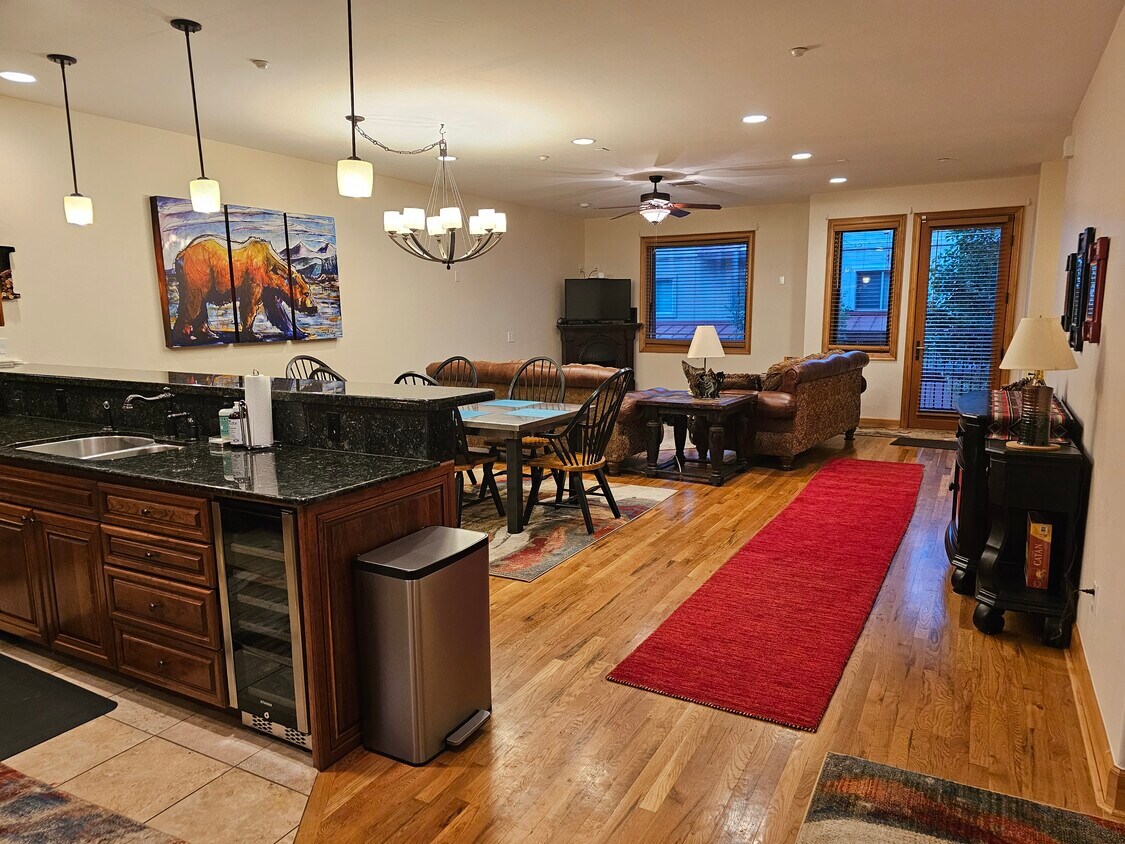 Foto principal - 1422 Animas View Dr