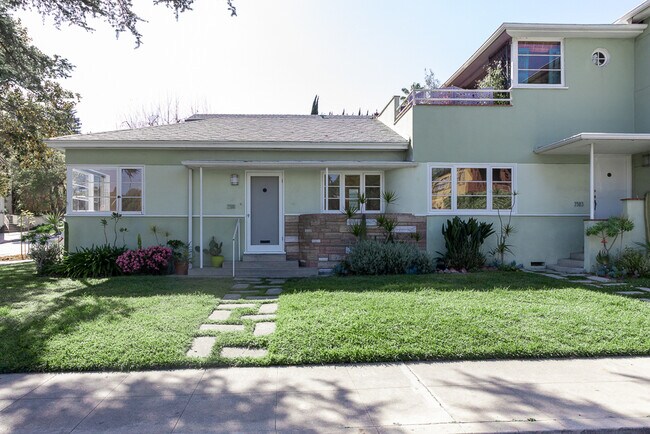 Foto del edificio - 2501 W Silver Lake Dr