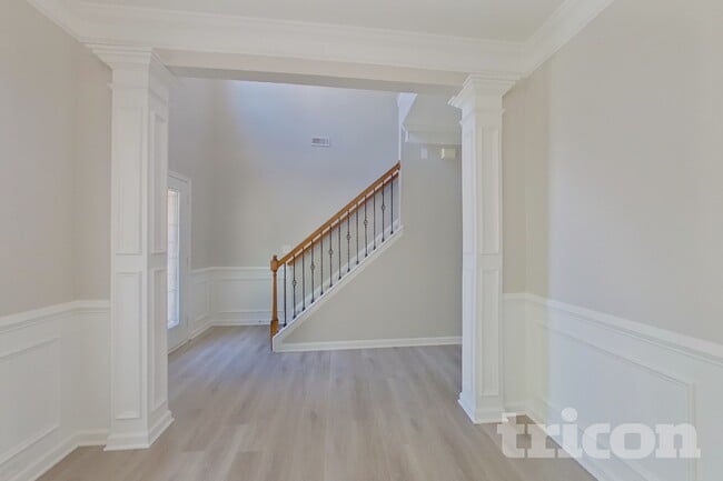 Building Photo - 1413 Eastway Dr
