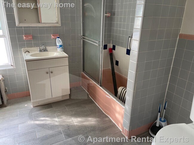 Foto del edificio - Teele Square -  Large 1BR w/ Parking