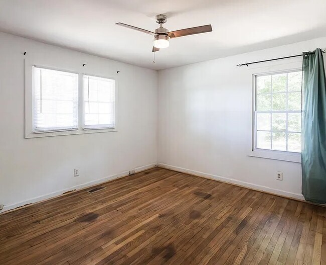 Building Photo - 610 Cherokee Dr