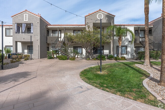 Comunidad - Sedona at Lone Mountain Apartments