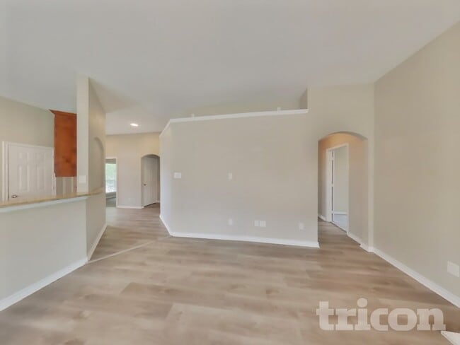 Building Photo - 437 Creek Bend Dr