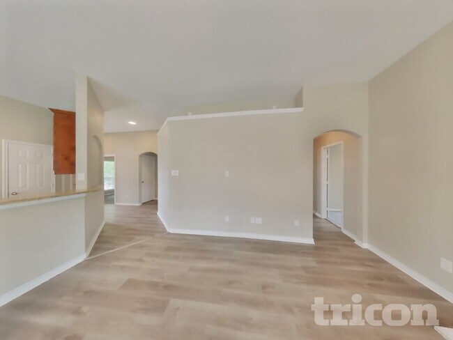 Foto del edificio - 437 Creek Bend Dr