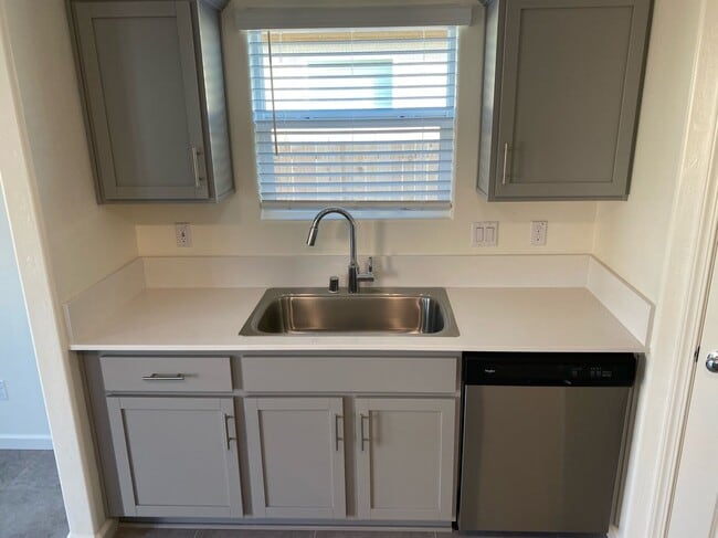 Foto del edificio - 1032 E Loyola Ave