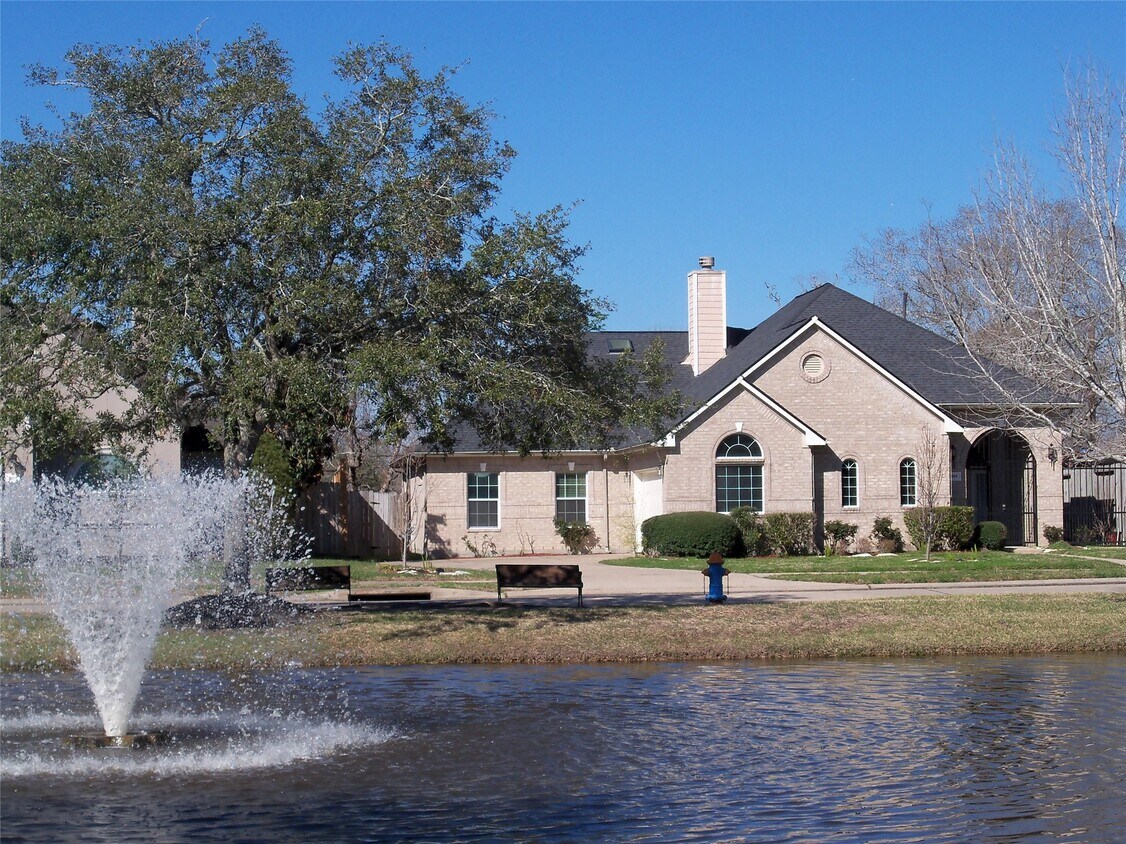Foto principal - 5909 Sawyer Dr