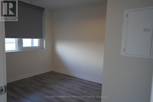 Photo du bâtiment - 15 Ellerslie Ave