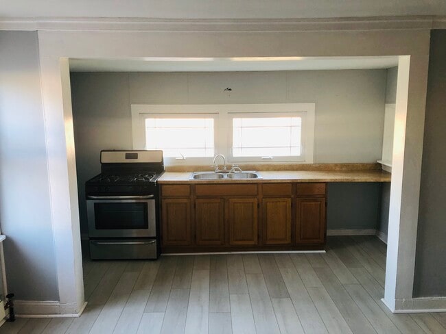 Building Photo - 312 North St