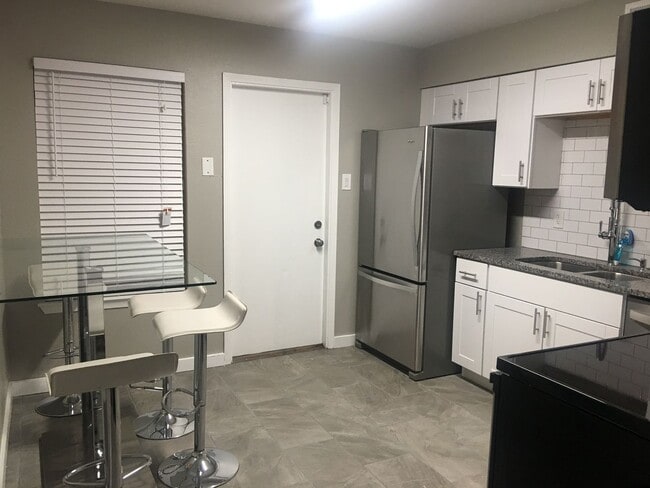 Photo - DSP-600 N East Duplex Apartment