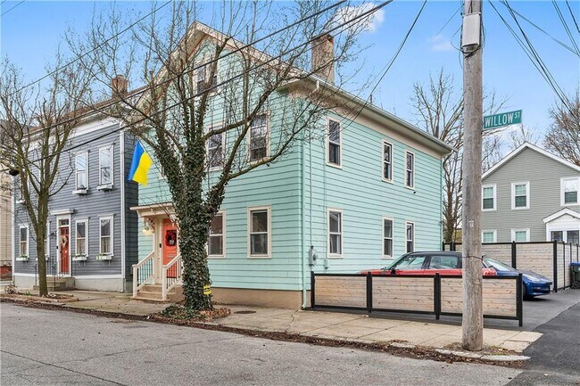 Building Photo - 82 Willow St