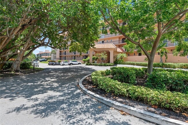 Building Photo - 2871 N Ocean Blvd