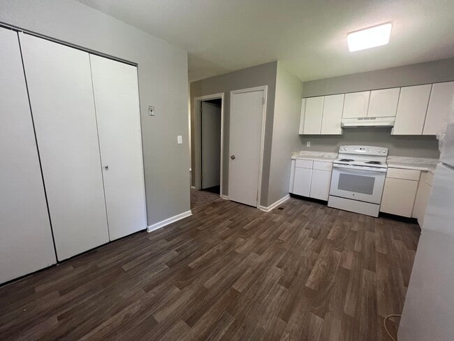 Building Photo - 5056 Shoals Ln