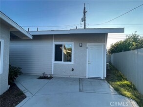 Building Photo - 623 E Elm St