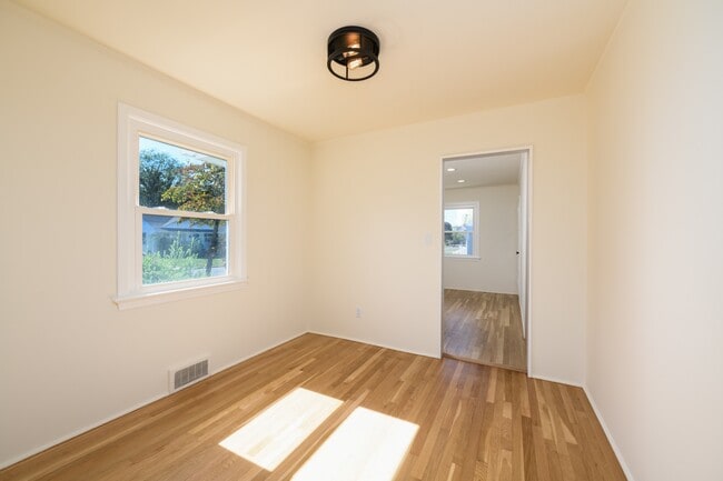 Building Photo - 361 Meadowbrook Ave