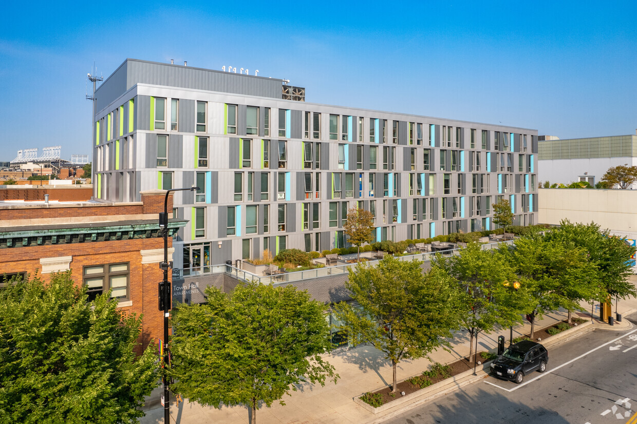 Primary Photo - Town Hall Apartments