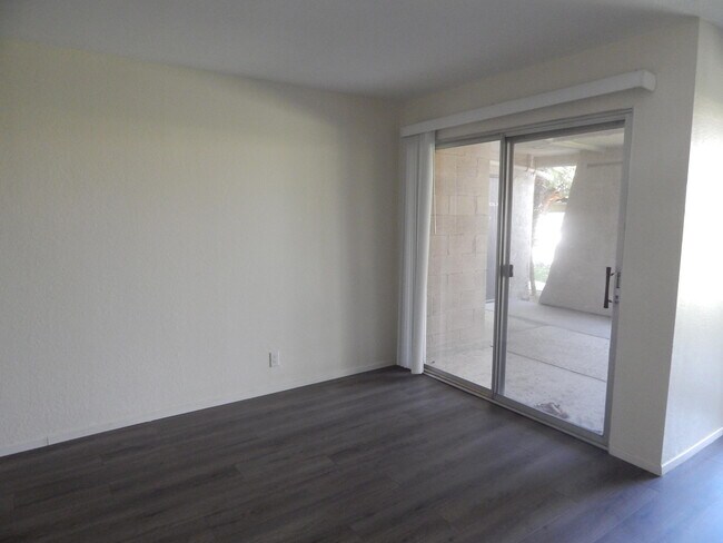 Foto del edificio - 2825 N Los Felices Rd