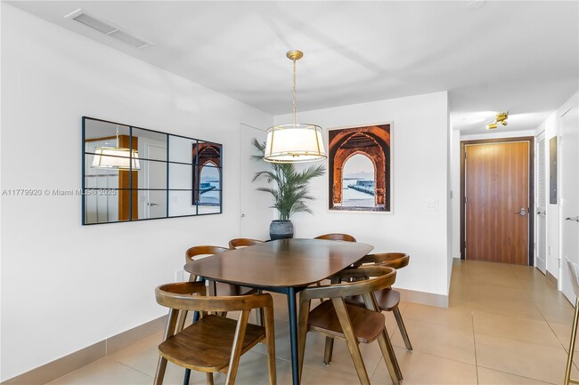 Building Photo - 5875 Collins Ave