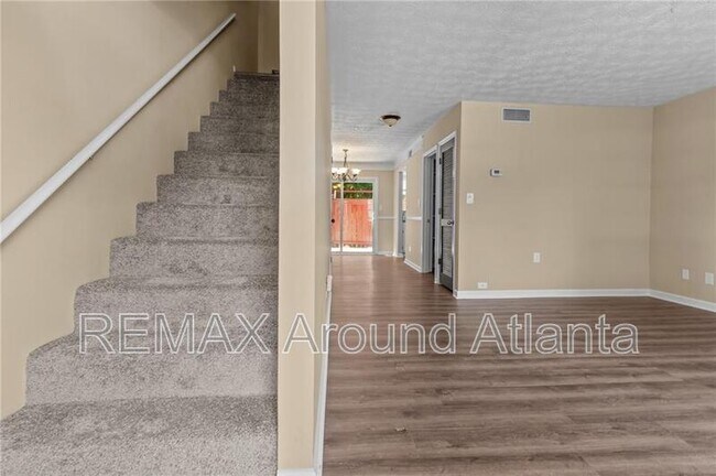Building Photo - 392 Northdale Ct