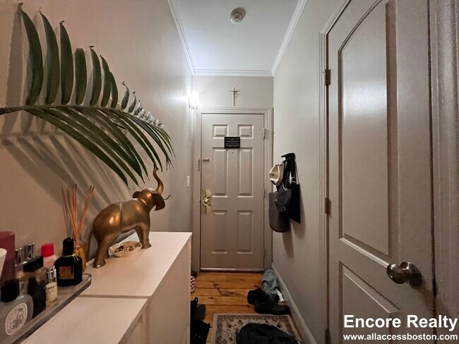 Building Photo - 17 Garrison St