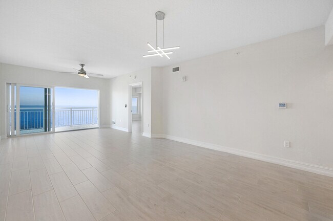 Building Photo - 1805 Riverside Dr