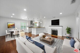 Building Photo - 1126 S Bundy Dr