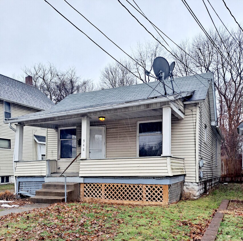 Primary Photo - 948 Nathan St