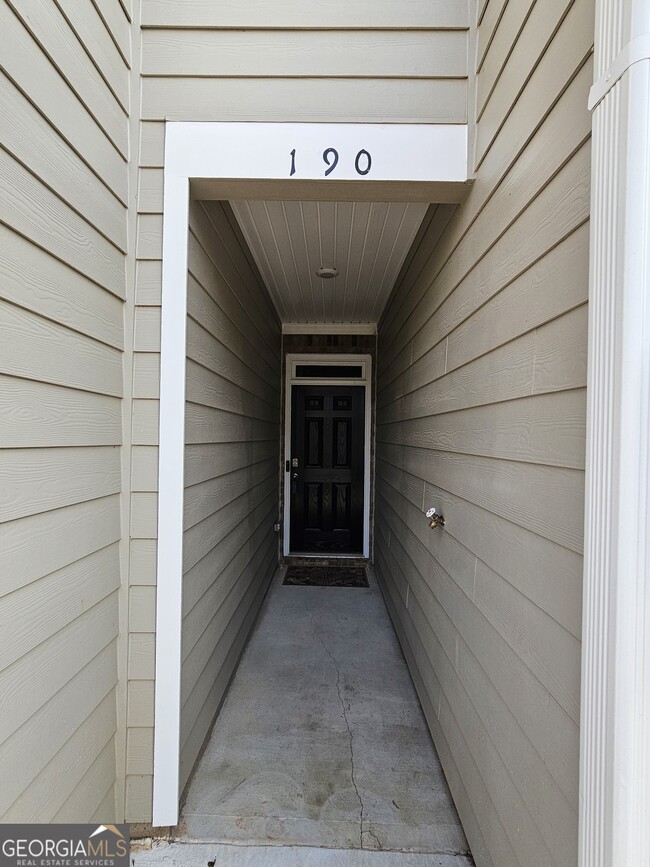 Building Photo - 190 Hampton Cir