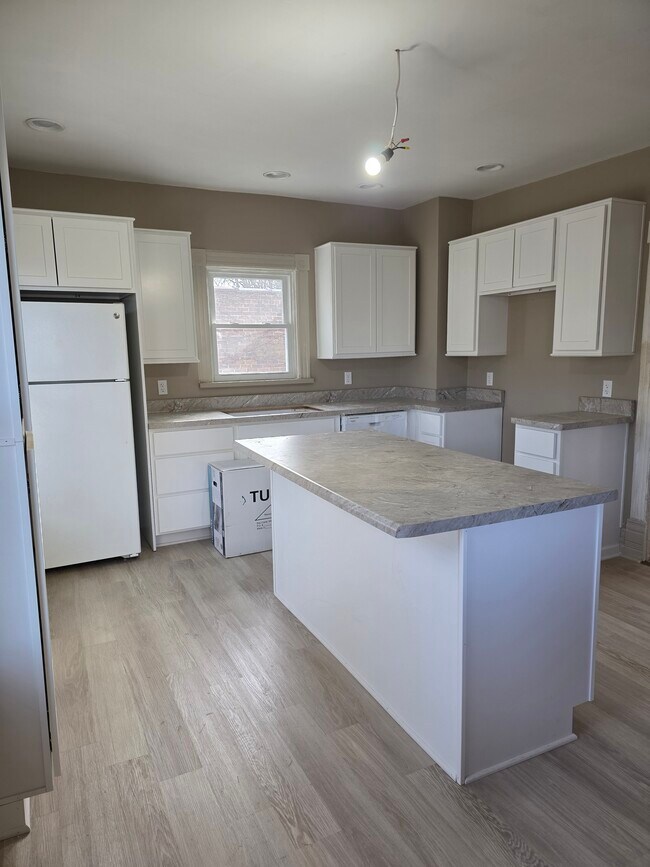 Foto del edificio - 717 W Main St