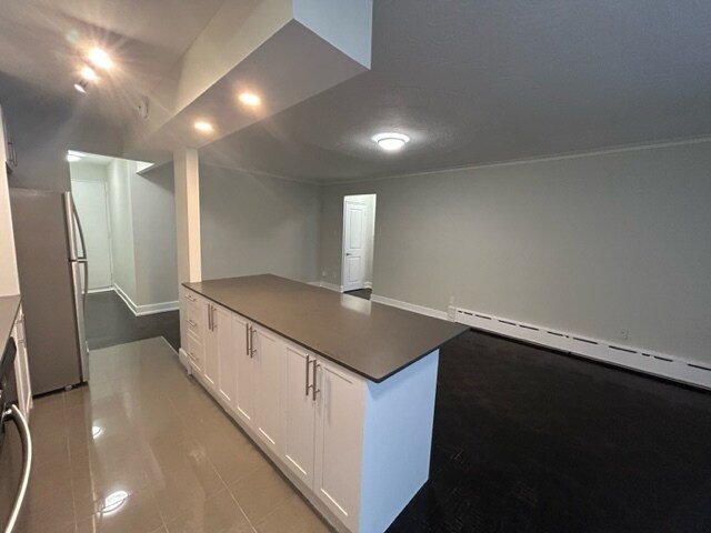 Building Photo - Shoreline Lakeview 1 Bedroom Unit Beautifully Renovated with balcony