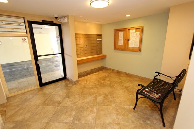 Photo - **KEALANI 2BD/2BA/1PK WAIKIKI CONDO FOR RENT**