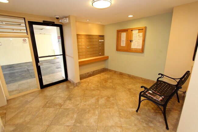 Foto del edificio - **KEALANI 2BD/2BA/1PK WAIKIKI CONDO FOR RENT**