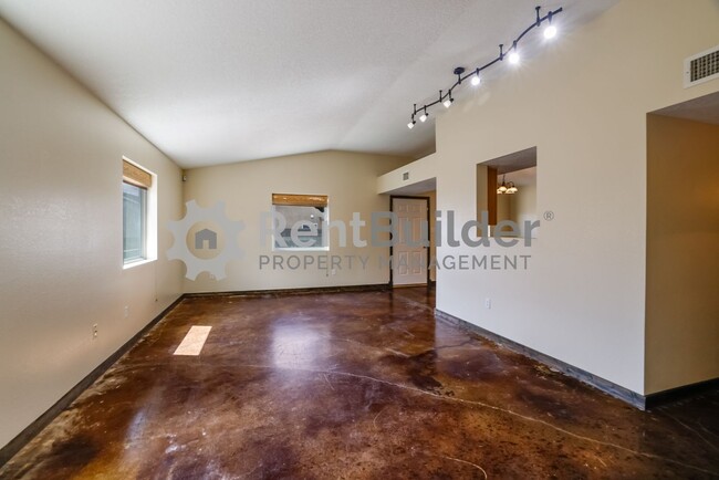 Building Photo - *** LEASE PENDING *** Please apply at your...
