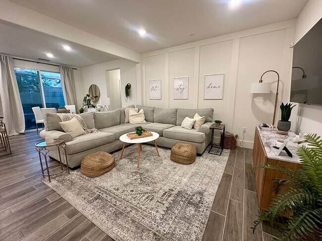 Foto del edificio - 4 bedroom Campus Oaks Home located on a Co...
