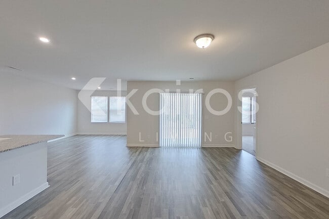 Building Photo - 2617 Provence Dr SE