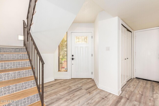 Building Photo - 2174 E Aspen Dr