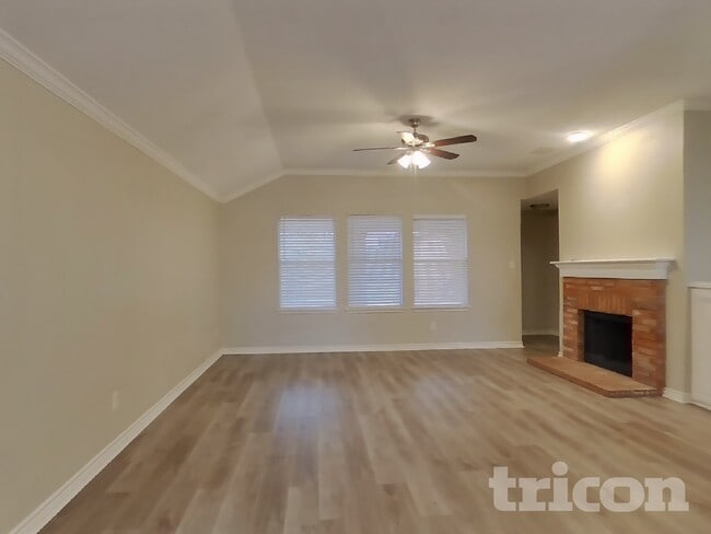 Building Photo - 143 Redbud Dr