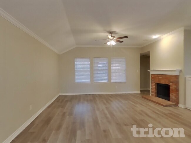 Foto del edificio - 143 Redbud Dr